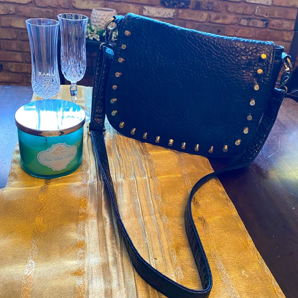 Urban Expressions Black bag with brass accents.